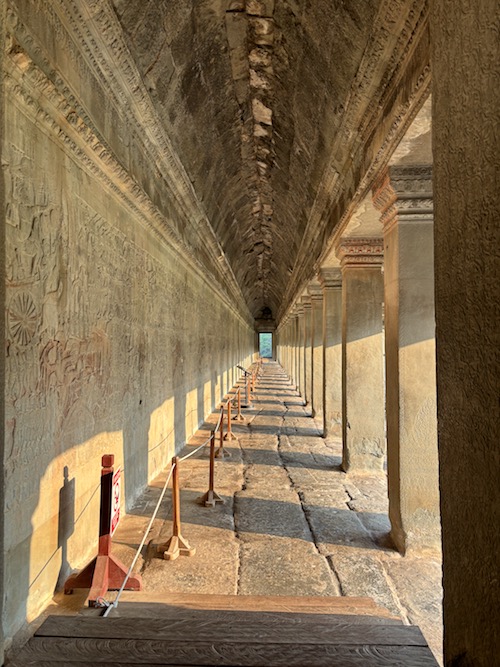 bas reliefs angkor vat cambodge
