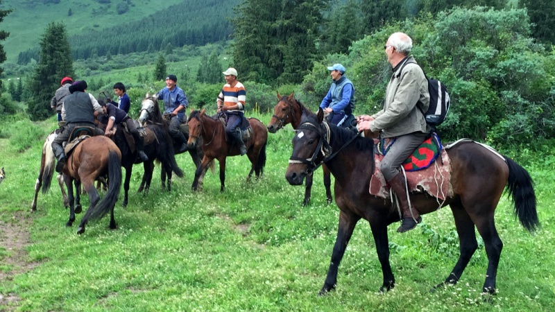 Évasion équestre au Kirghizistan avec l'Heure Vagabonde