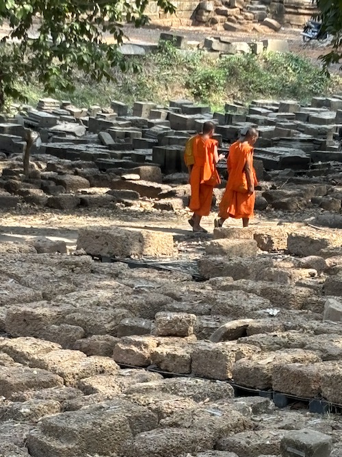 moines cite angkor cambodge